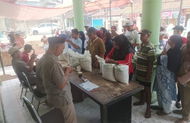 Penyaluran Beras Program Bapang Desa Setu Wetan, Kecamatan Weru,Kabupaten Cirebon,Mulai Disalurkan