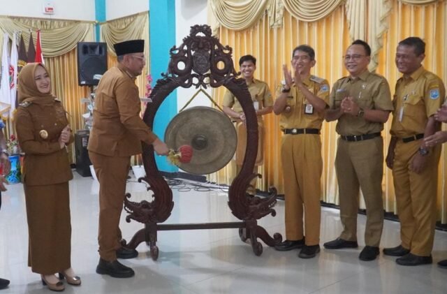 Percepat Layanan Administrasi bagi Pelajar, Pemkot Tegal Launching Alat Rekam dan Cetak KTP-el di Sekolah