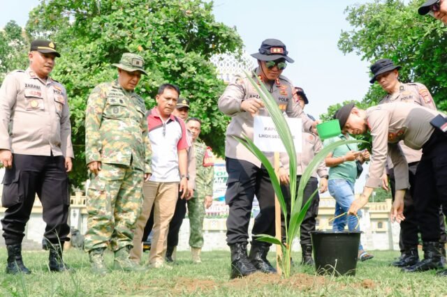Kapolres Lhokseumawe Gencarkan Green Policing, Penanaman Pohon Digelar hingga Sejumlah Polsek