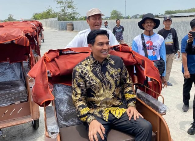 Presiden RI Prabowo Subianto Bagikan Ratusan Becak Listrik Bentuk Peduli Rakyat